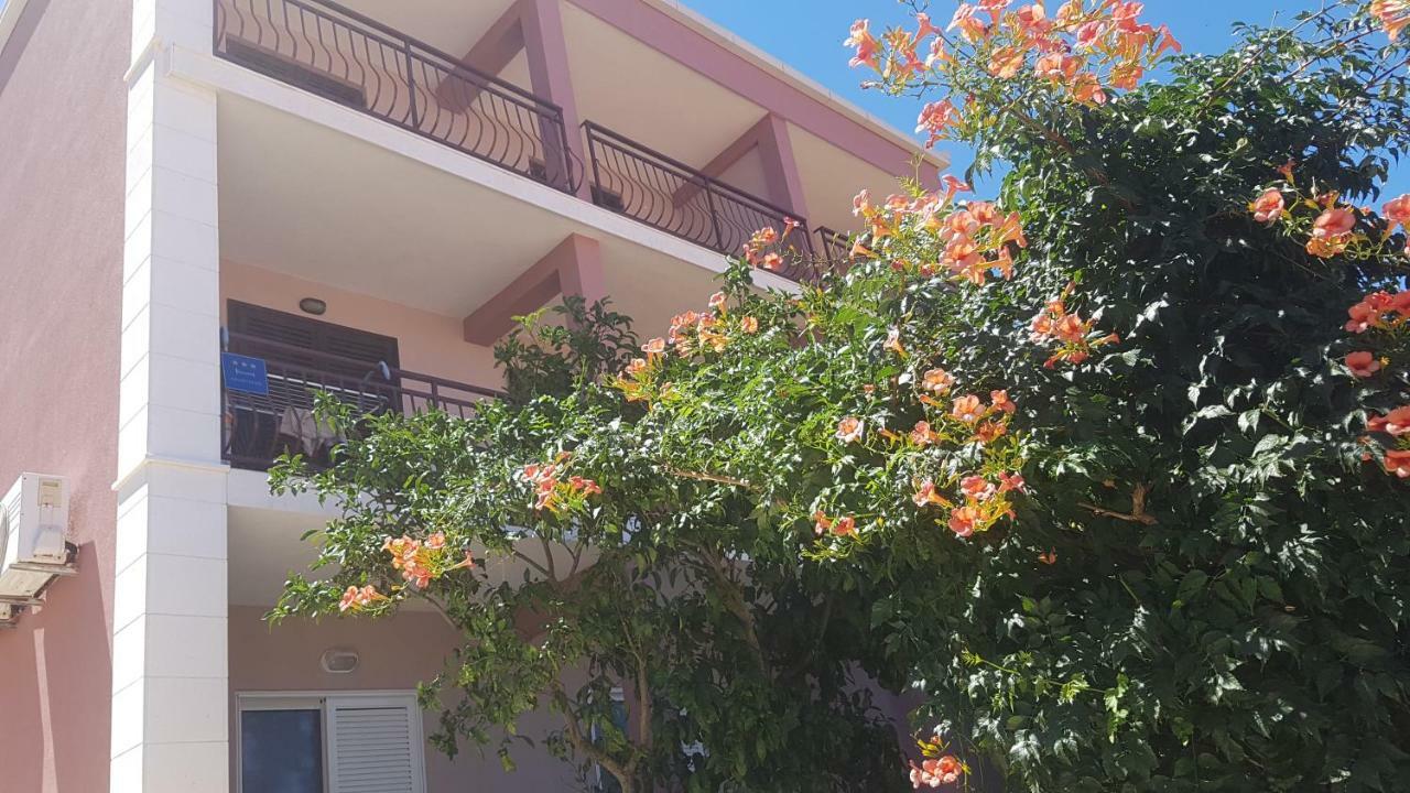 Apartments Indira II Ловиште Экстерьер фото