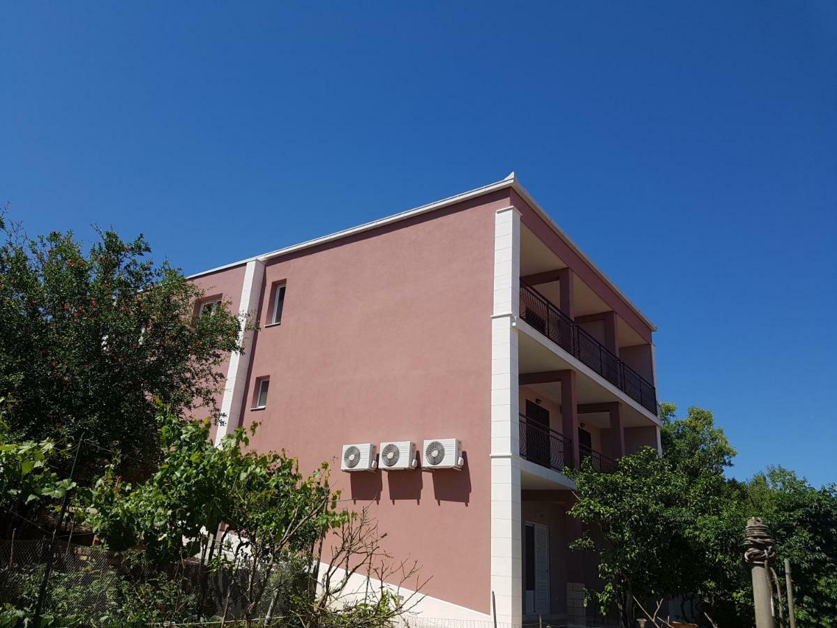 Apartments Indira II Ловиште Экстерьер фото