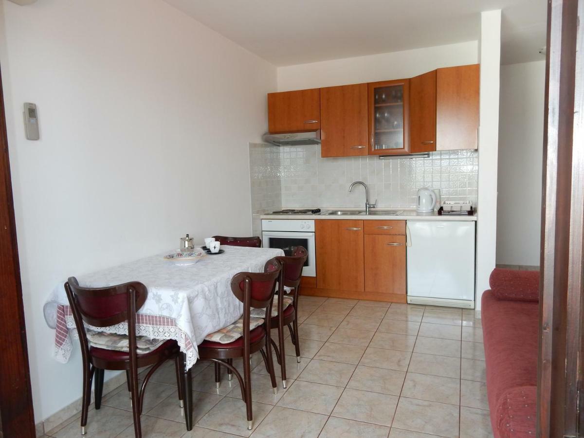 Apartments Indira II Ловиште Экстерьер фото