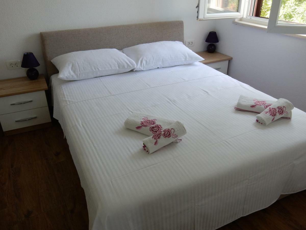 Apartments Indira II Ловиште Экстерьер фото