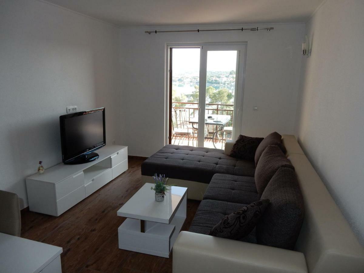 Apartments Indira II Ловиште Экстерьер фото