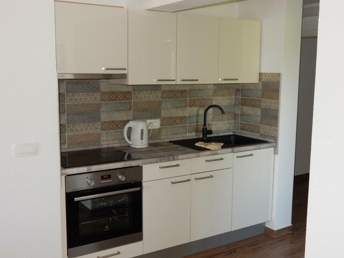 Apartments Indira II Ловиште Экстерьер фото