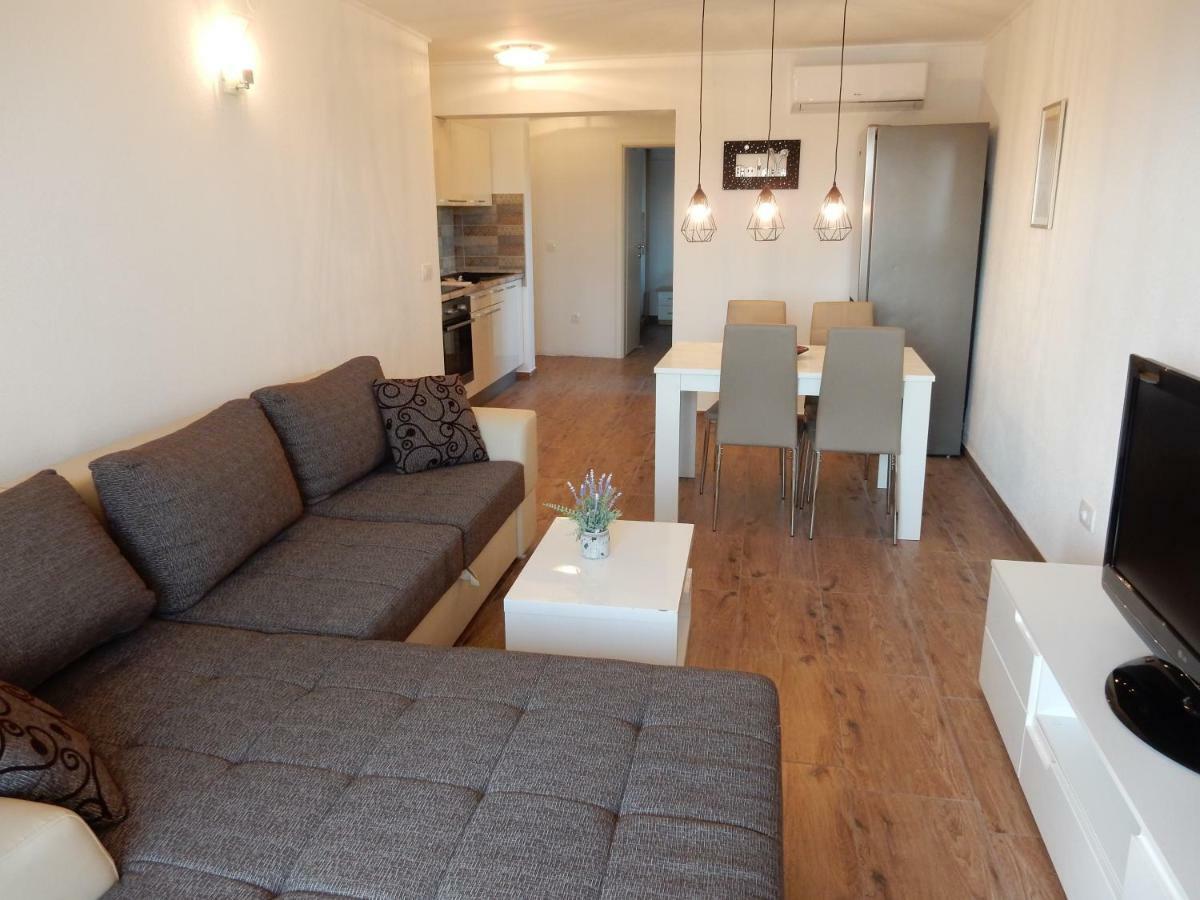 Apartments Indira II Ловиште Экстерьер фото