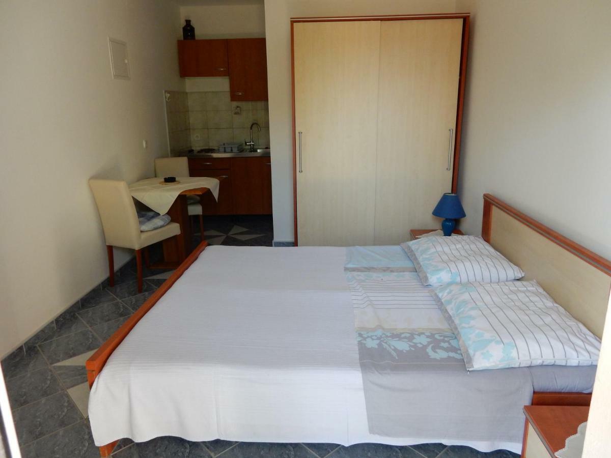 Apartments Indira II Ловиште Экстерьер фото