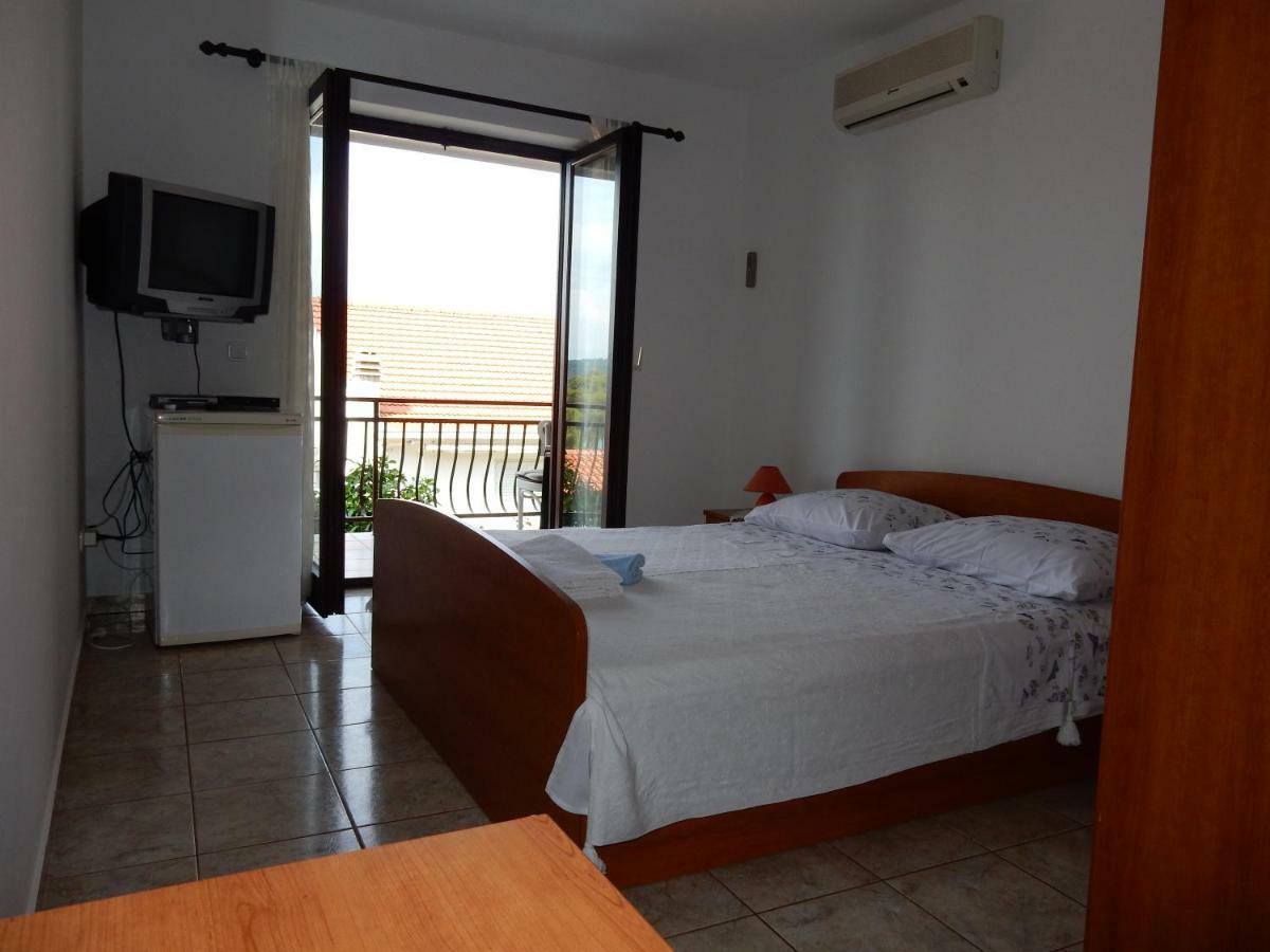 Apartments Indira II Ловиште Экстерьер фото
