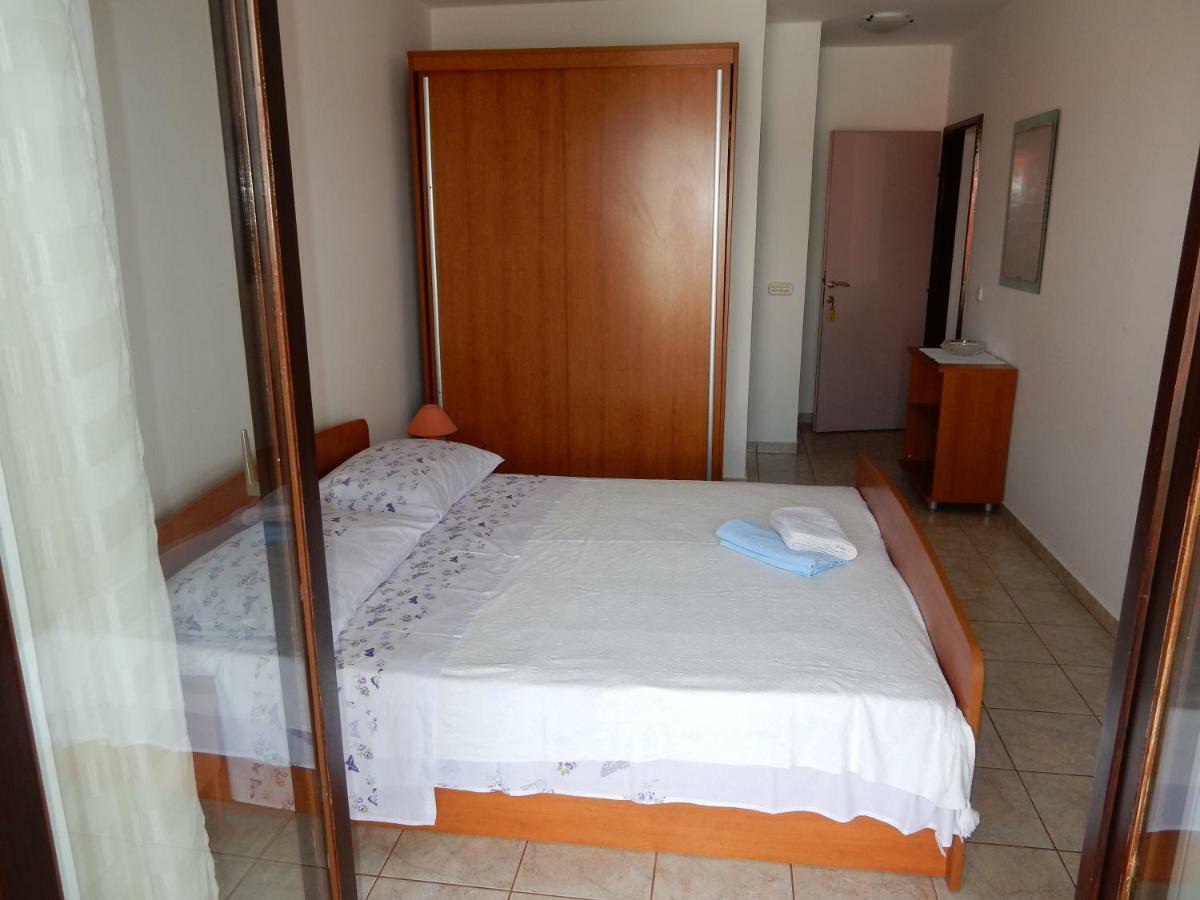 Apartments Indira II Ловиште Экстерьер фото
